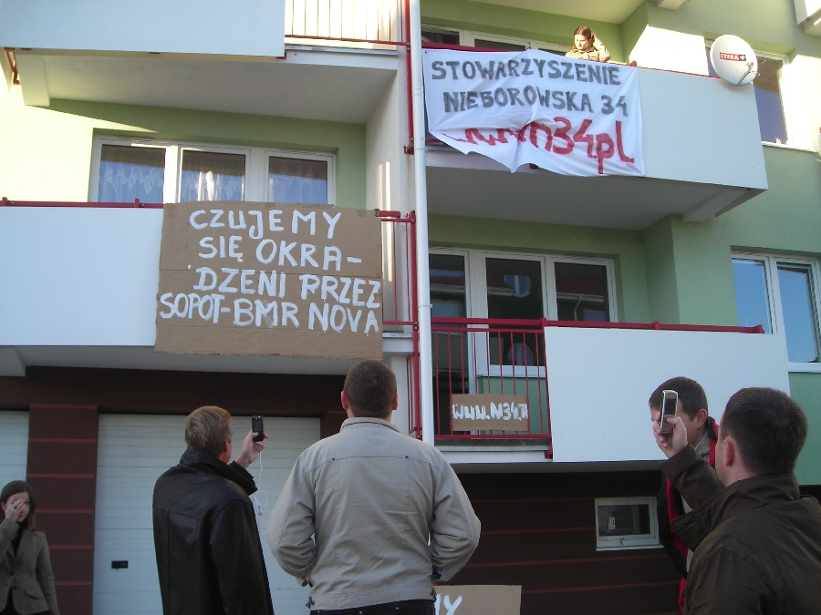 Wieszanie transparent�w na bloku 3