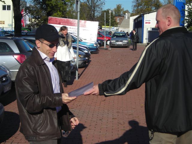 Rozdawanie ulotek na Targach Mieszkaniowych w Gda�sku 2